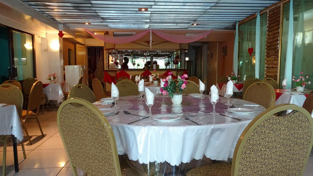 Hypertek Hotel Grand Baie Bagian luar foto
