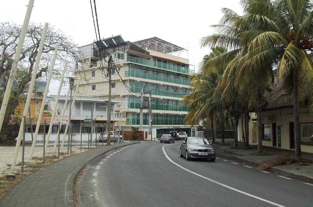 Hypertek Hotel Grand Baie Bagian luar foto