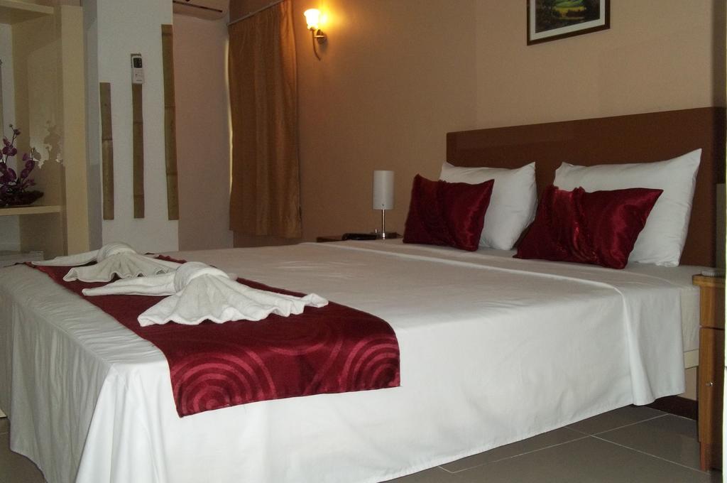 Hypertek Hotel Grand Baie Bagian luar foto