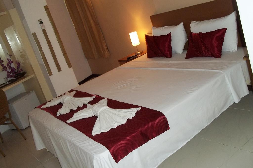 Hypertek Hotel Grand Baie Bagian luar foto