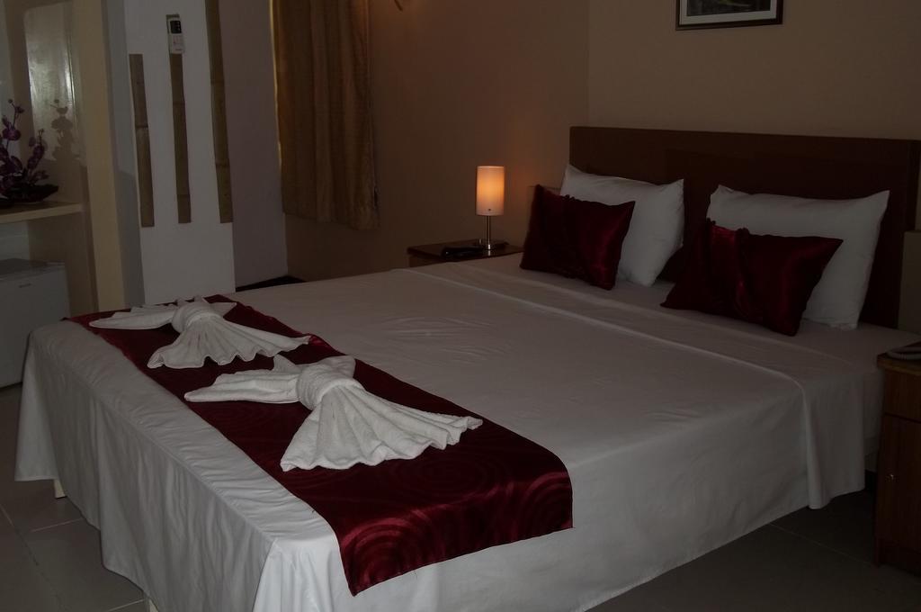 Hypertek Hotel Grand Baie Bagian luar foto