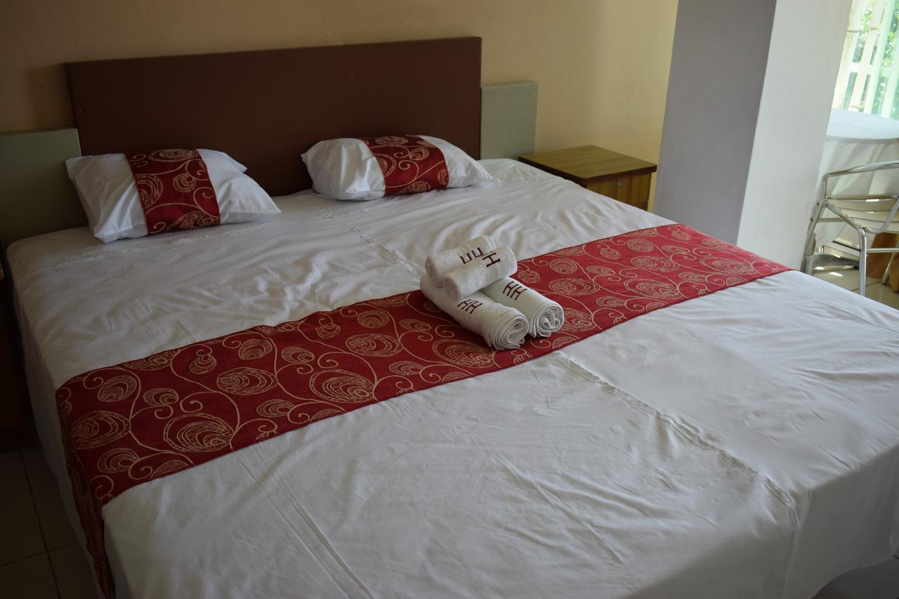 Hypertek Hotel Grand Baie Bagian luar foto