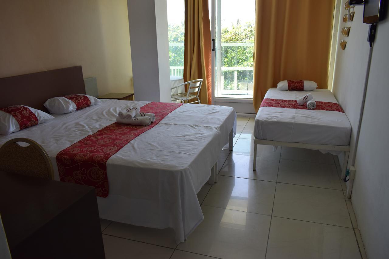 Hypertek Hotel Grand Baie Bagian luar foto