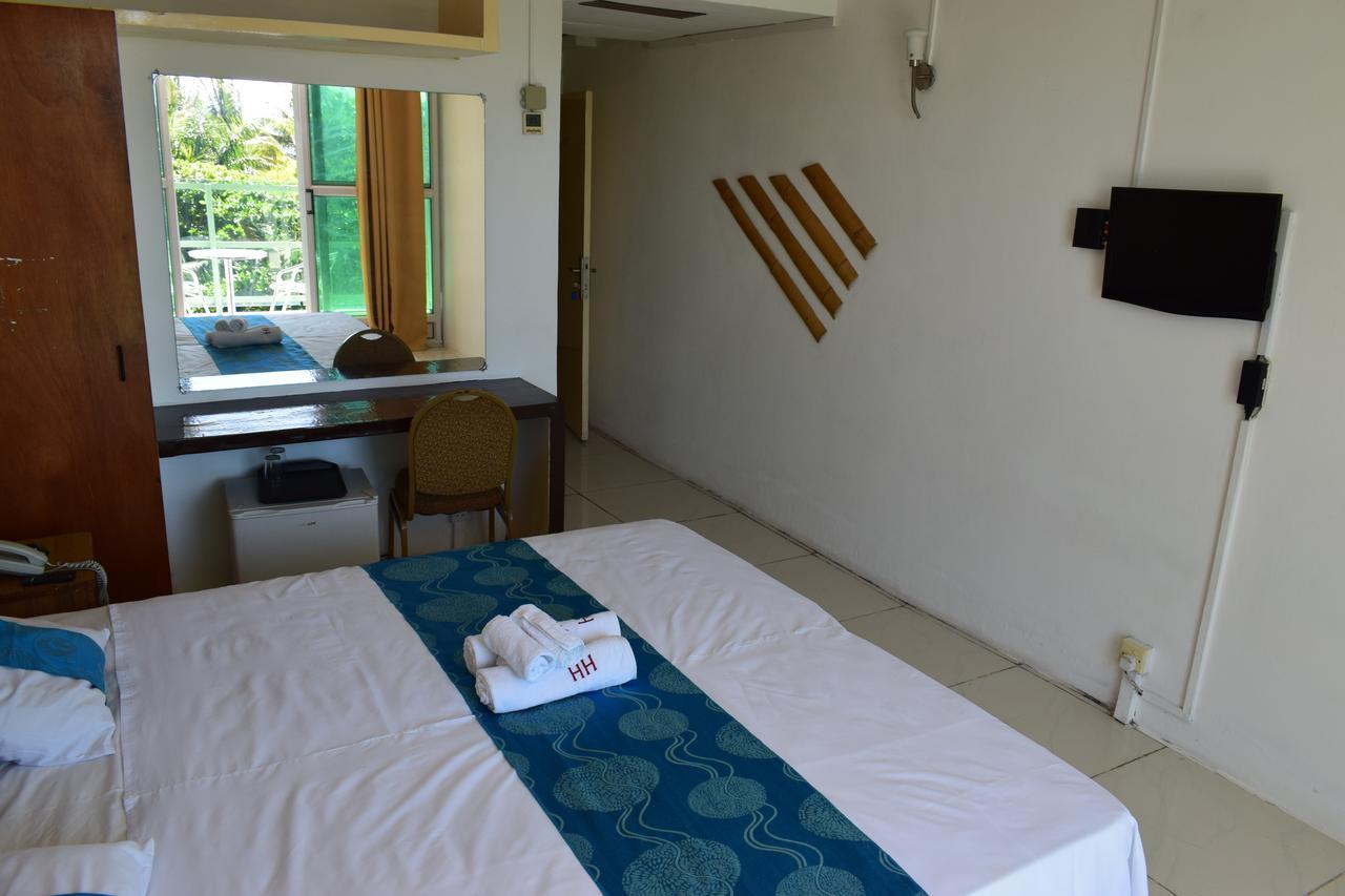 Hypertek Hotel Grand Baie Bagian luar foto