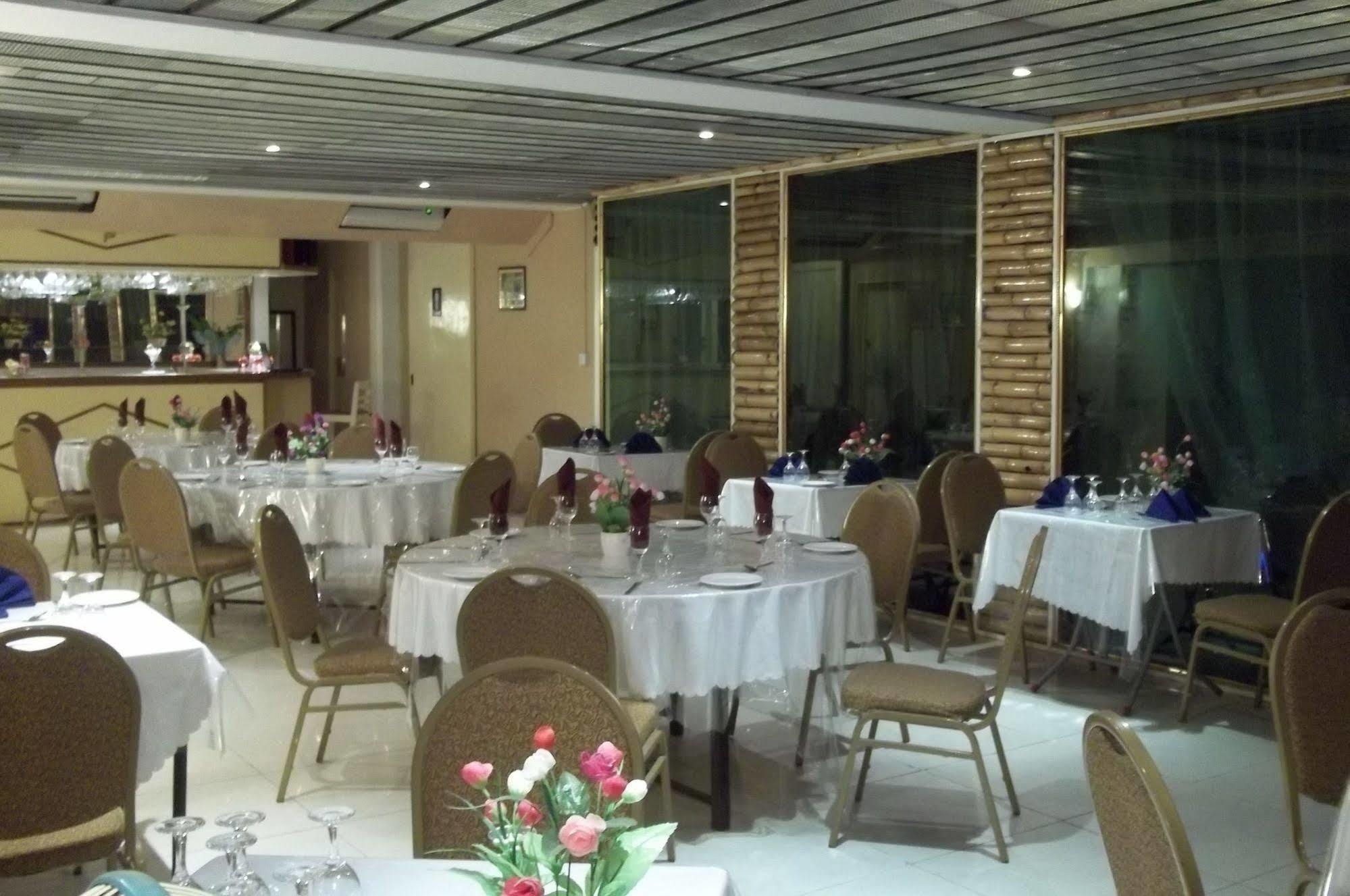 Hypertek Hotel Grand Baie Bagian luar foto