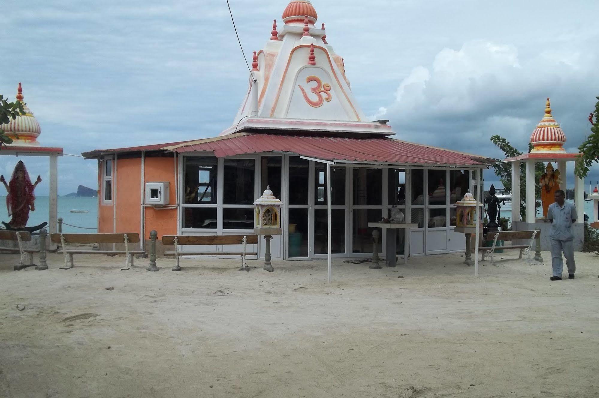 Hypertek Hotel Grand Baie Bagian luar foto