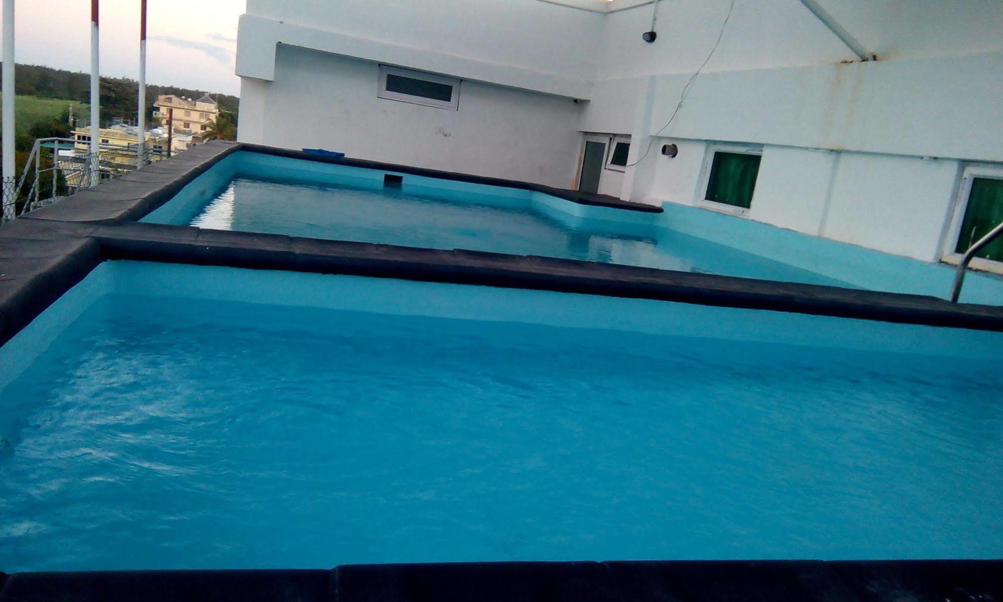 Hypertek Hotel Grand Baie Bagian luar foto