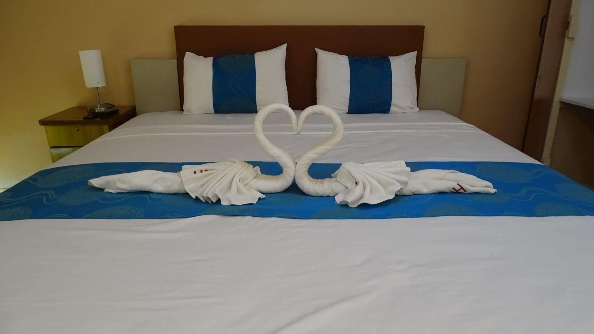 Hypertek Hotel Grand Baie Bagian luar foto