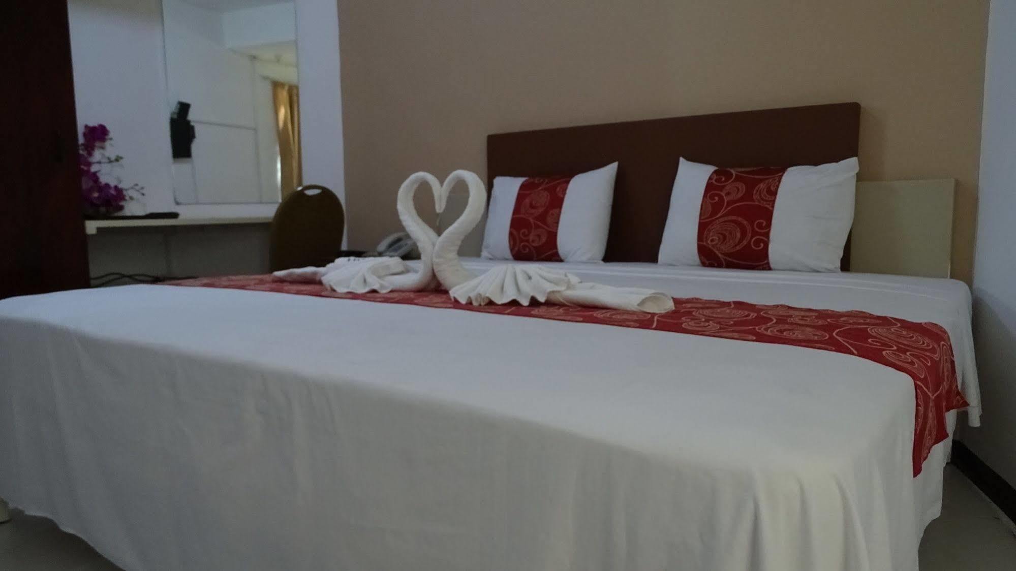 Hypertek Hotel Grand Baie Bagian luar foto