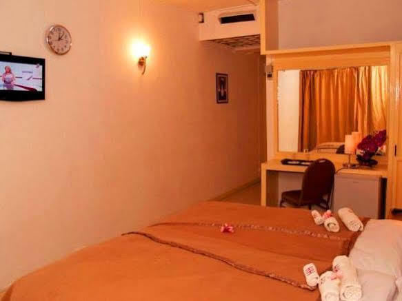 Hypertek Hotel Grand Baie Bagian luar foto